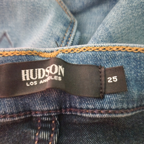 Hudson Jeans. Light Wash Denim with Exposed Hemline. Barbara Skinny. Size 25 - Picture 8 of 10